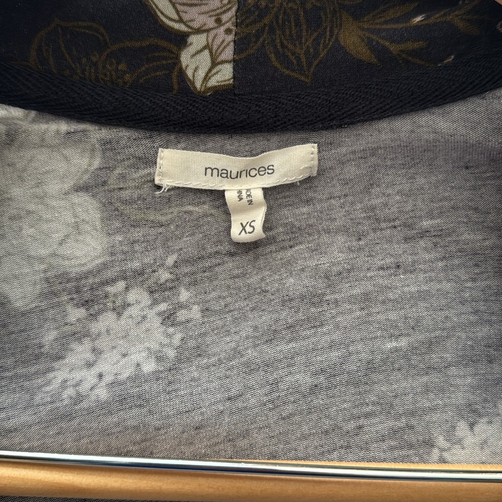 Maurice’s Blue Floral shirt - Picture 3 of 6